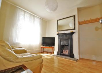 Semi-detached house To Rent in Croydon