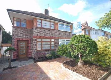 Semi-detached house To Rent in Ruislip