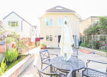 4 Bedroom Detached house to rent
