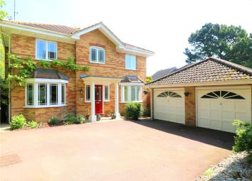 Detached house For Sale in Abbots Langley