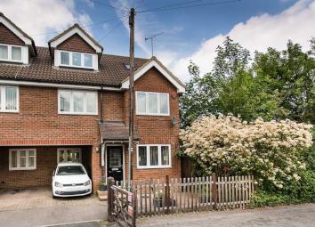 Semi-detached house For Sale in St.albans