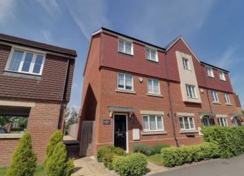 4 Bedroom Semi-detached house for sale