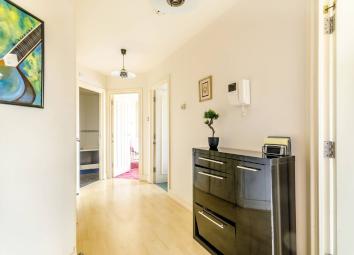 Flat To Rent in Bromley