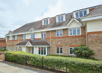 Flat For Sale in Walton-on-Thames