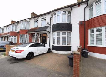 Terraced house For Sale in Ilford