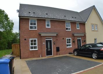 Semi-detached house For Sale in Hyde