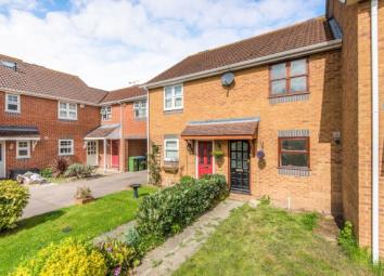 Terraced house To Rent in Cobham