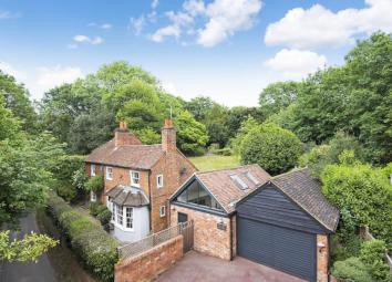 Detached house For Sale in Reading