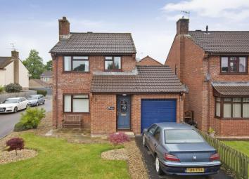 Detached house For Sale in Tiverton