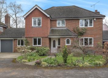 Detached house For Sale in Ascot