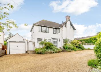 Detached house For Sale in Woking