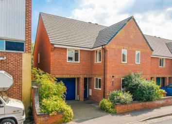 Town house To Rent in Oxford