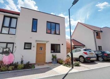 Semi-detached house For Sale in Southend-on-Sea