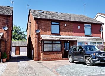 Semi-detached house For Sale in Hull