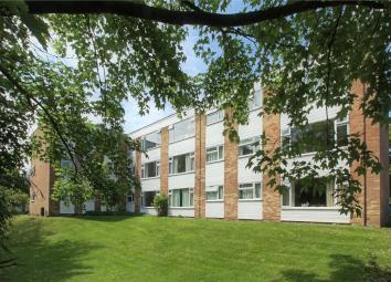 Flat For Sale in Woking