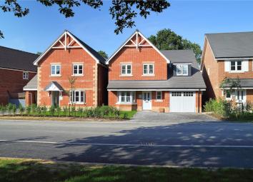 Detached house For Sale in Woking
