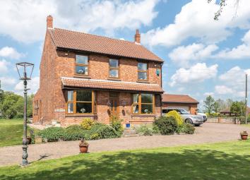 Detached house For Sale in Newark