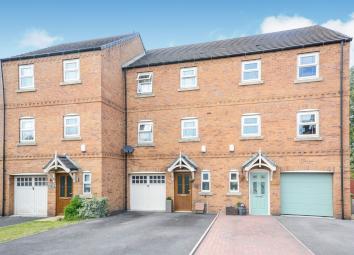 Town house For Sale in Chesterfield