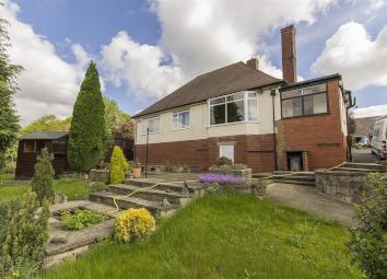 Detached bungalow For Sale in Chesterfield