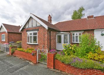 Semi-detached bungalow For Sale in Manchester