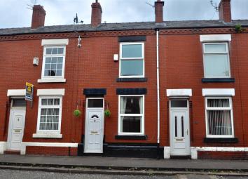 Terraced house For Sale in Dukinfield