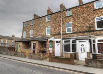 Terraced house For Sale in Malton