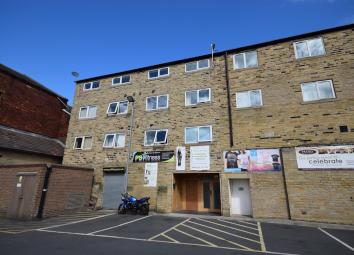 Detached house To Rent in Brighouse