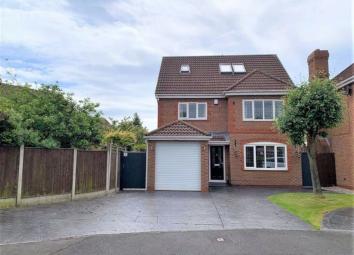 Detached house For Sale in Leigh