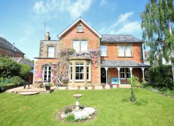 Detached house For Sale in Yeovil