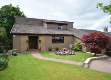 Detached house For Sale in Larbert