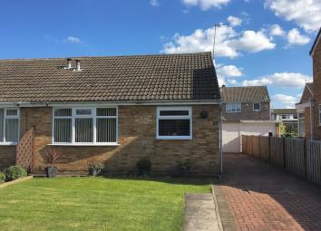 Semi-detached bungalow For Sale in Wakefield