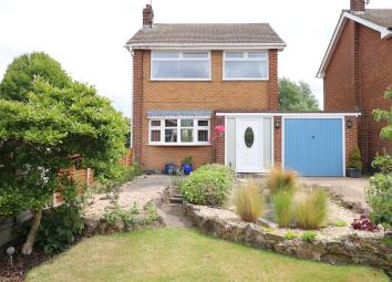 Detached house For Sale in Newark