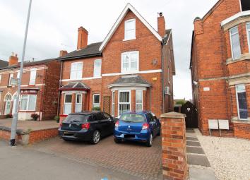 Semi-detached house For Sale in Gainsborough