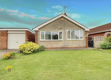 Detached bungalow For Sale in Doncaster