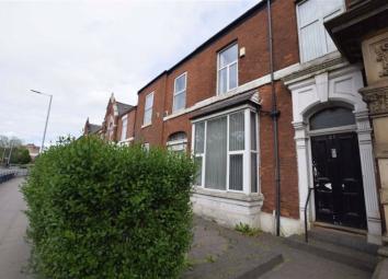 Terraced house For Sale in Ashton-under-Lyne