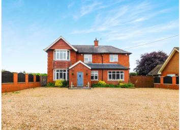 Detached house For Sale in Scunthorpe