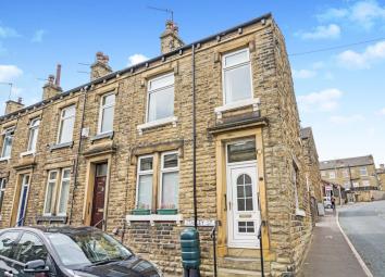End terrace house For Sale in Brighouse