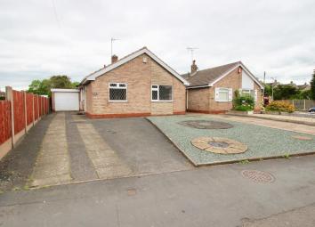 Detached bungalow For Sale in Stone