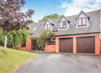 Detached house For Sale in Redditch