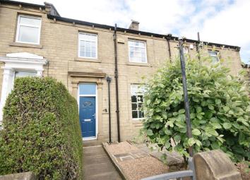 Terraced house For Sale in Huddersfield