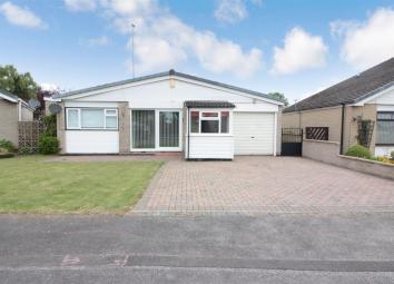 Detached bungalow For Sale in Leeds