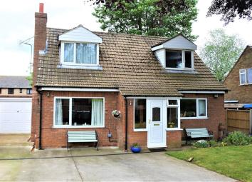 Detached house For Sale in Grantham