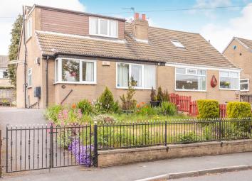 Detached bungalow For Sale in Dewsbury