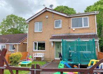 Detached house For Sale in Runcorn