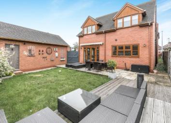 Detached house For Sale in Worcester