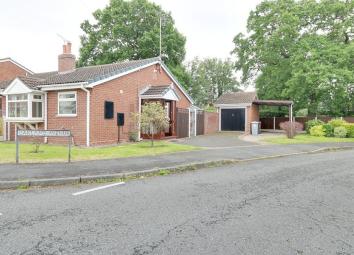 Semi-detached bungalow To Rent in Crewe