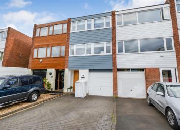 Terraced house For Sale in Stourbridge