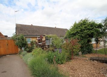 Semi-detached bungalow For Sale in Leicester