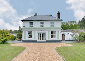 Detached house For Sale in Redditch