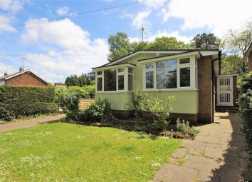 Detached bungalow For Sale in Scarborough